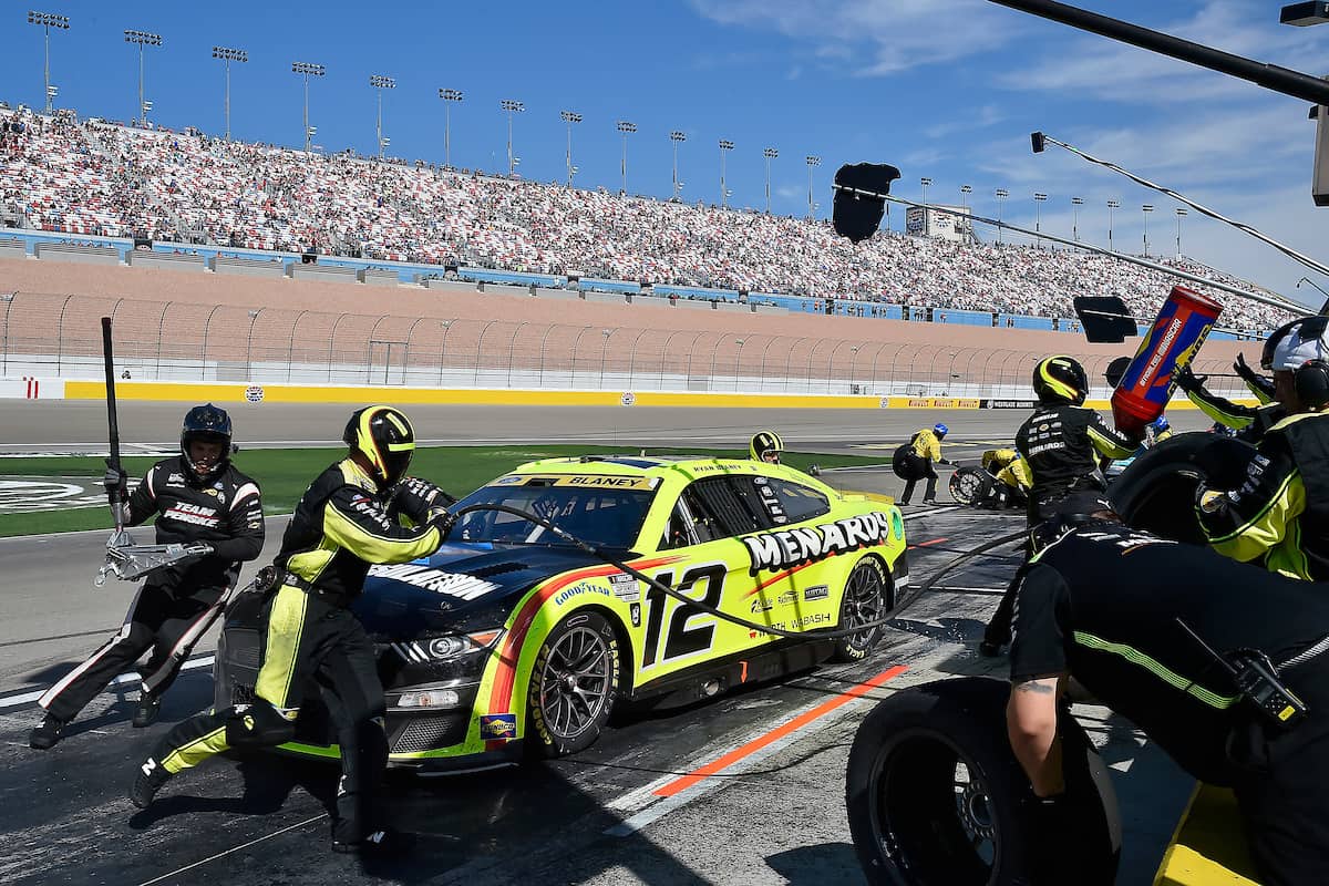 how-much-do-nascar-pit-crews-make-nascar-pit-crew-salary