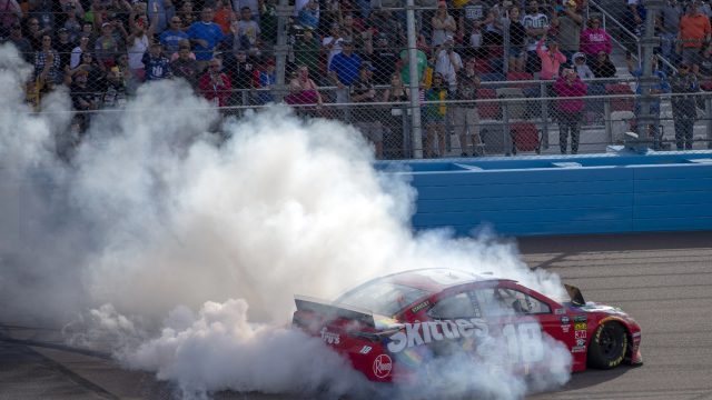 Kyle Busch (18) wins the Ticket Guardian 500 at ISM Raceway in Avondale, Arizona. — Photo by actionsports