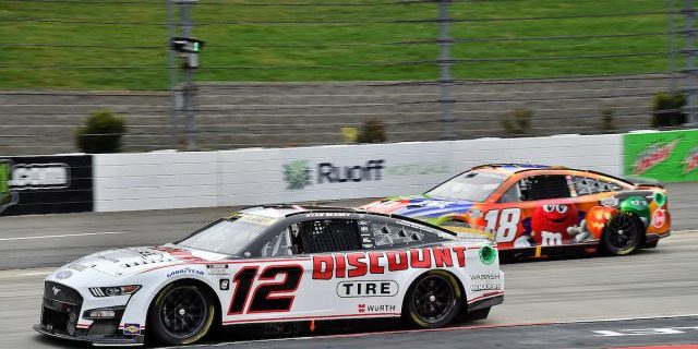 #12: Ryan Blaney, Team Penske, Discount Tire Ford Mustang and #18: Kyle Busch, Joe Gibbs Racing, M&amp;M's Halloween Toyota Camry
