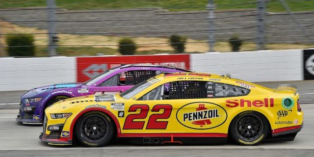 #22: Joey Logano, Team Penske, Shell Pennzoil Ford Mustang and #15: JJ Yeley, Rick Ware Racing, Rad Cats Ford Mustang